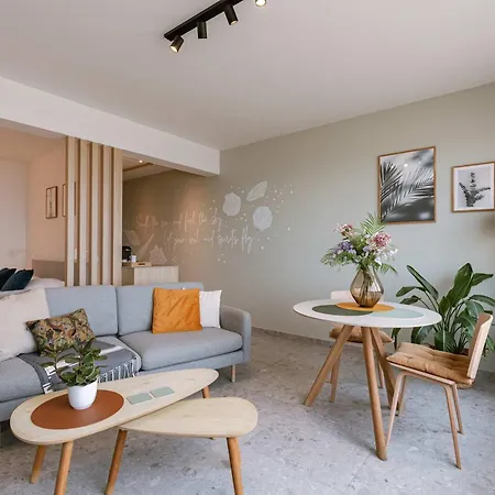 Huswell - Charming In The Centre Of With Sea View