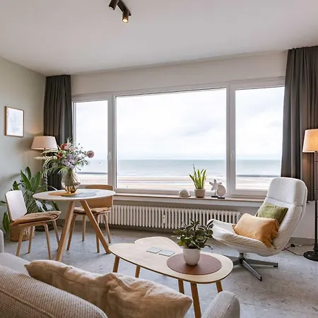 Huswell - Charming In The Centre Of With Sea View
